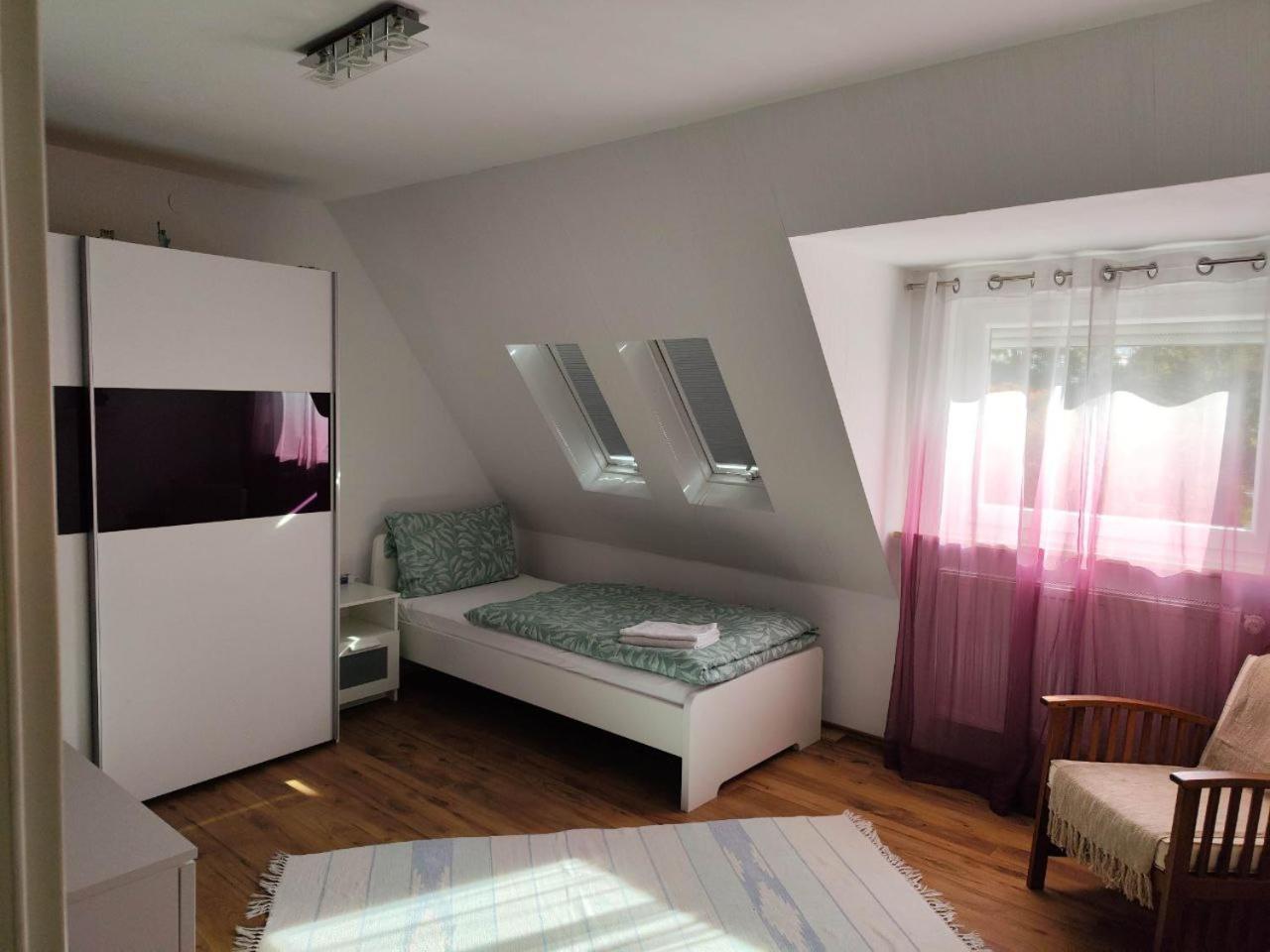 Schickes 110Qm Ferienhaus In Naehe Vw, Messe,Dez Und Orangerie คาสเซล ภายนอก รูปภาพ
